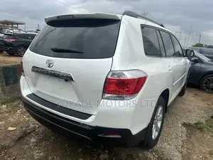 Toyota Highlander SE 2012 White