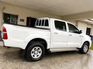 Toyota Hilux 2014 White