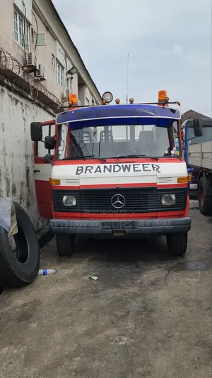 Super Clean Foreign Used Mercedes Benz 608 Truck