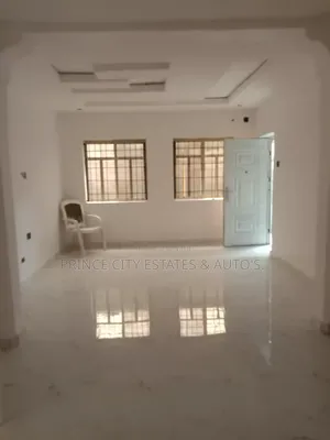 3bdrm Block of Flats in Off Bode Thomas for rent