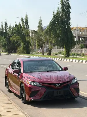 Toyota Camry SE FWD (2.5L 4cyl 8AM) 2018 Red