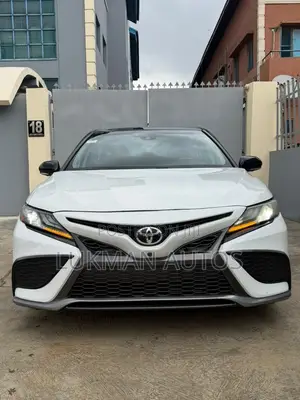 Toyota Camry XSE (2.5L 4cyl 8A) 2019 White