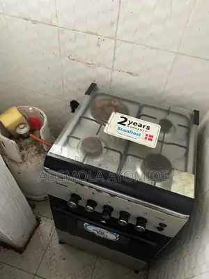 Standing Gas Cooker and 12.5kg Cylinder