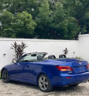 Lexus IS 2019 Blue