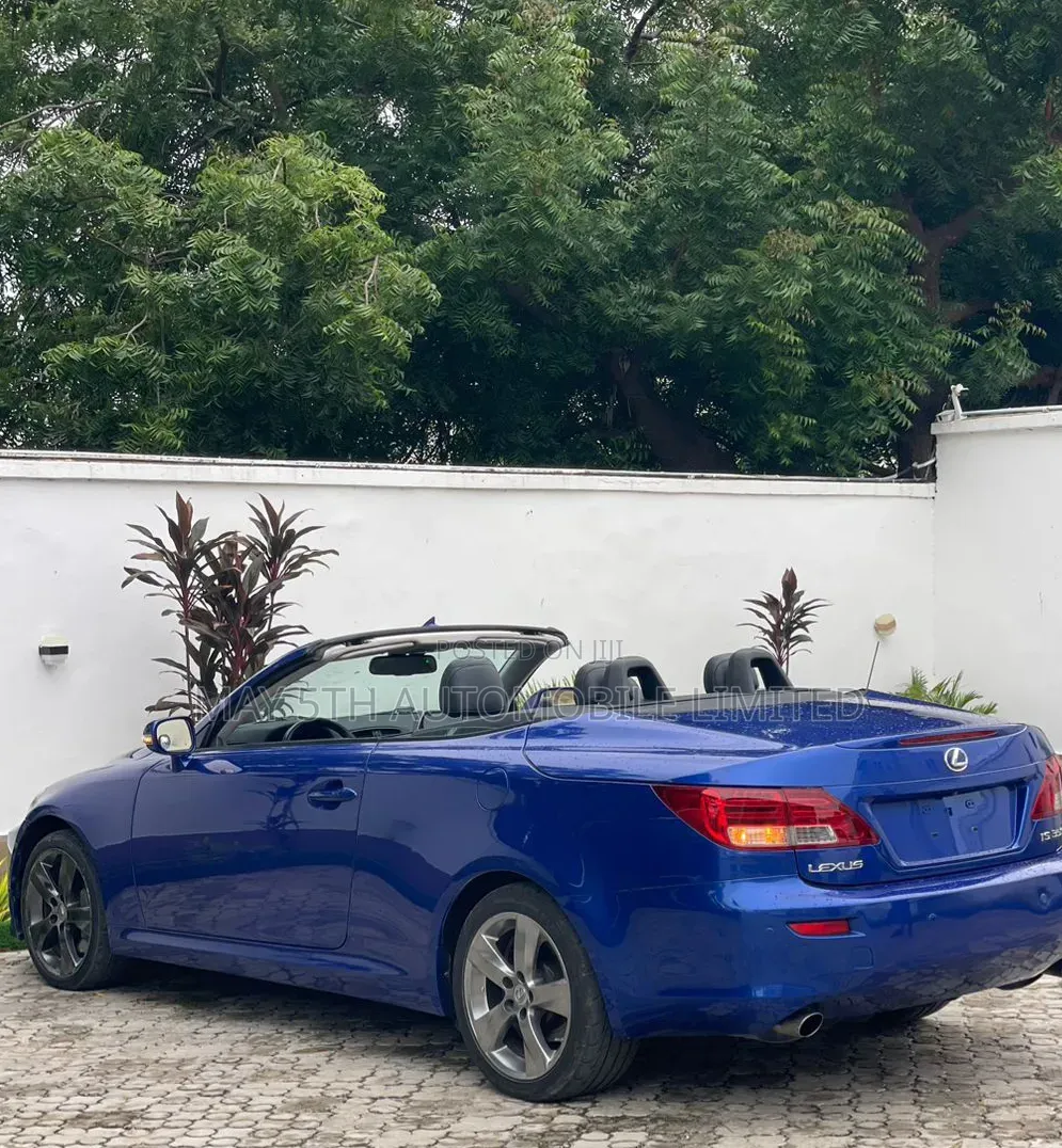 Lexus IS 2019 Blue