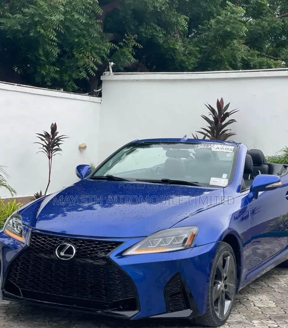 Lexus IS 2019 Blue