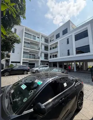 3bdrm Apartment in Lekki Phase 1 for rent