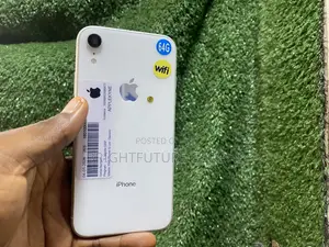 Apple iPhone XR 64 GB White