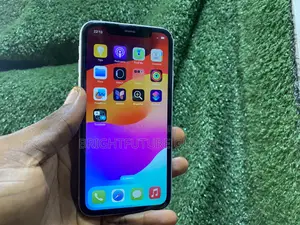 Apple iPhone XR 64 GB White