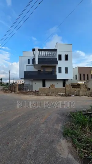 5bdrm Duplex in Carlton Gate Estate, Akobo for sale
