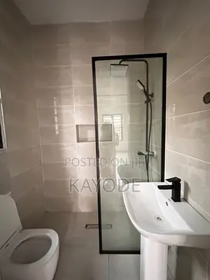 3bdrm Apartment in Lekki Phase 1 for rent