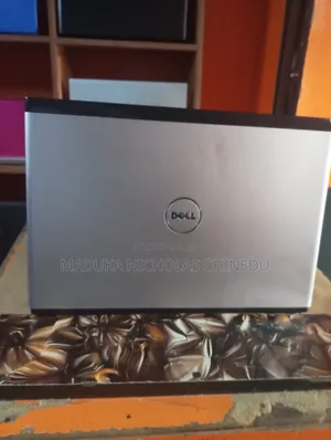 Laptop Dell Vostro 3300 4GB Intel Core i3 HDD 500GB