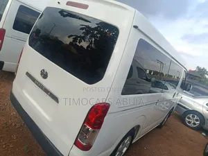 Toyota HiAce 2013 White