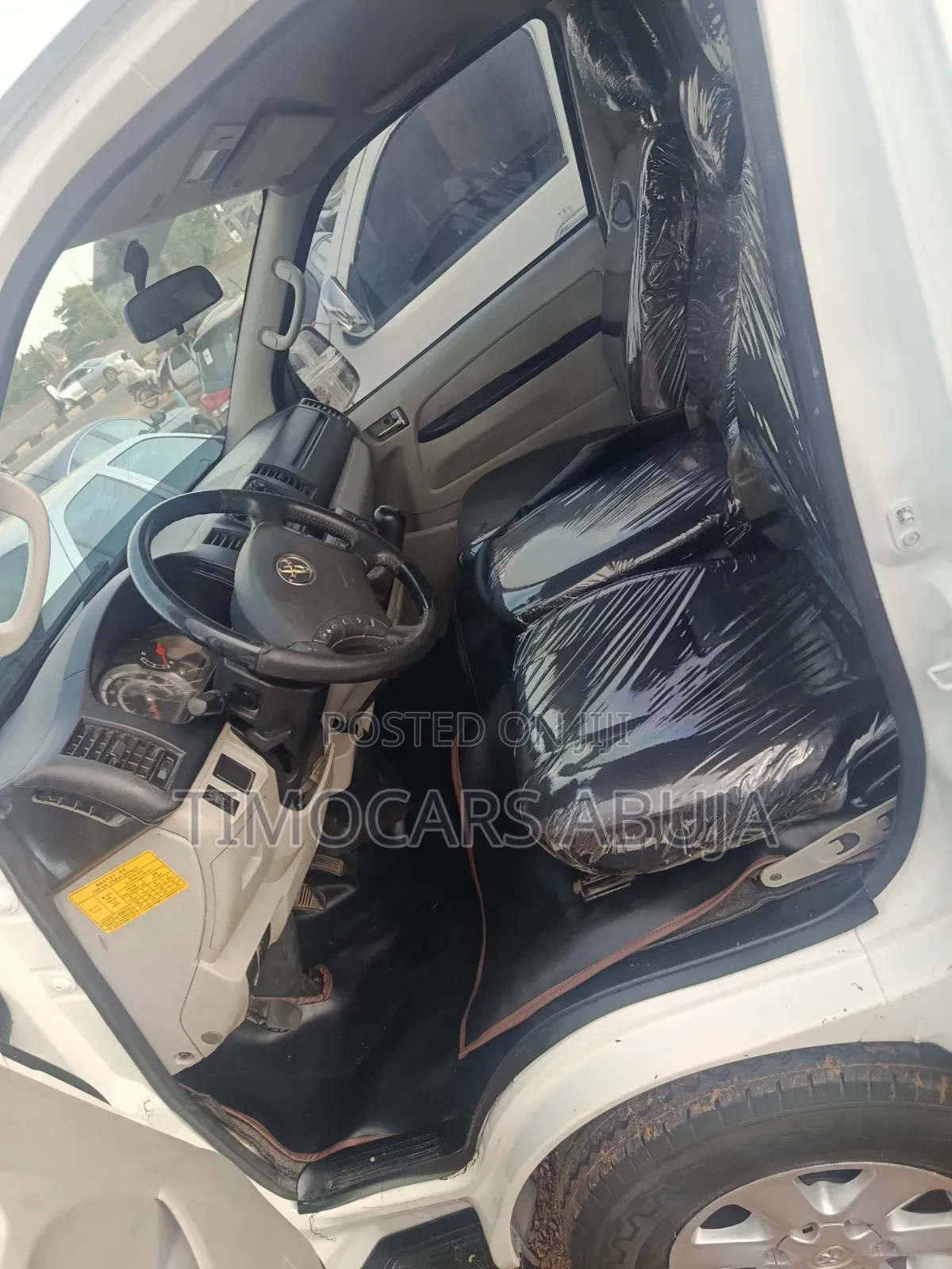 Toyota HiAce 2013 White