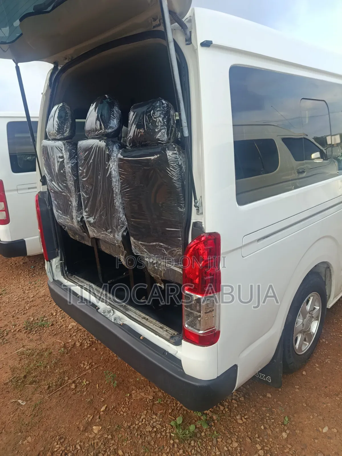 Toyota HiAce 2013 White
