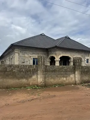 6bdrm Bungalow in Dapo Estate, Ijebu Ode for sale