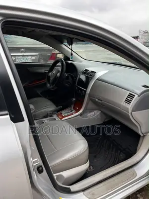 Toyota Corolla 2010 Silver