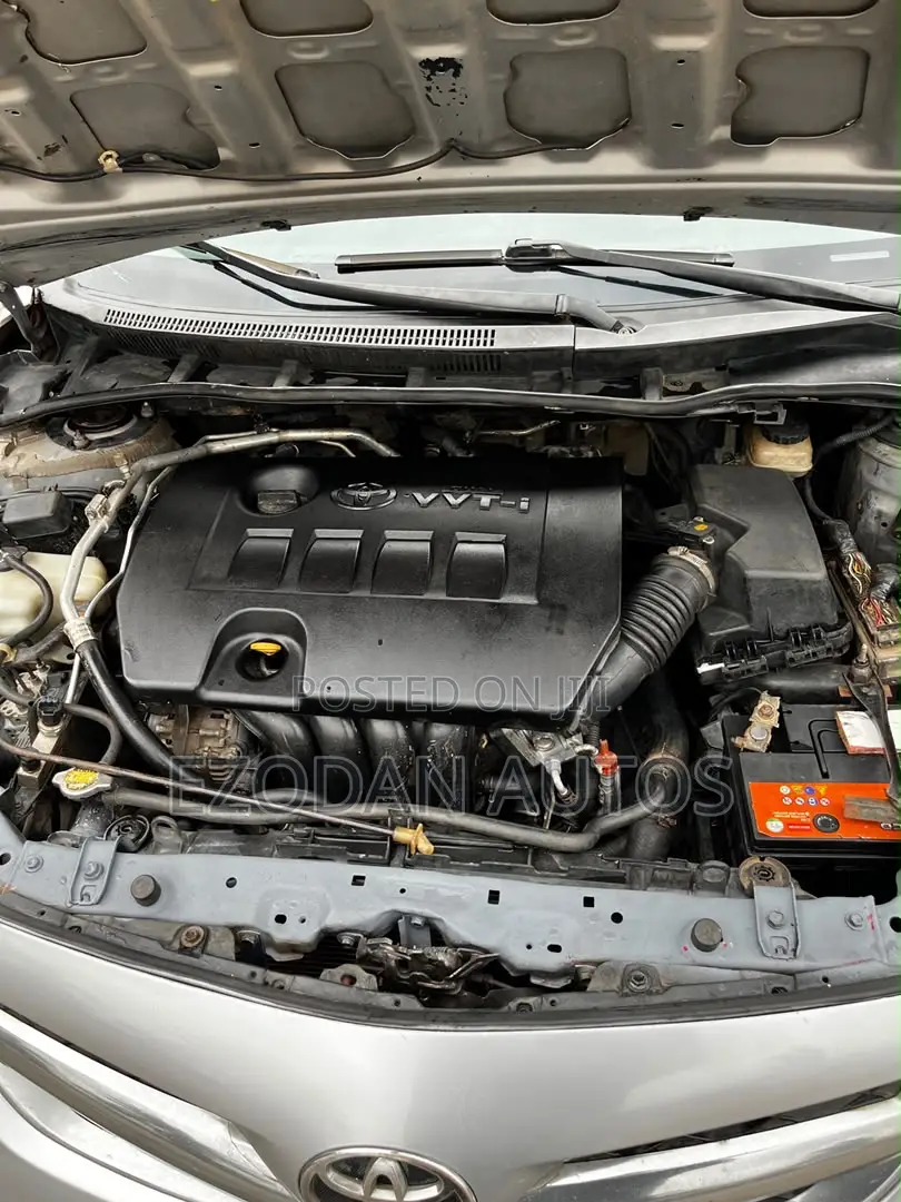 Toyota Corolla 2010 Silver