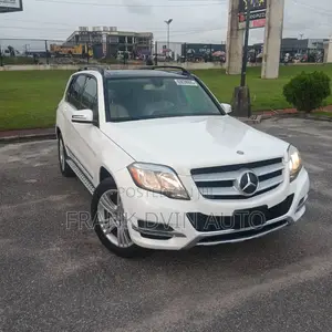 Mercedes-Benz GLK-Class Base GLK 350 4dr AWD 4MATIC (3.5L 6cyl 7A) 2015