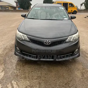 Toyota Camry SE 4dr Sedan (2.5L 4cyl 6A) 2013 Gray