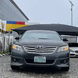 Toyota Camry SE 4dr Sedan (2.5L 4cyl 6AM) 2010 Gray