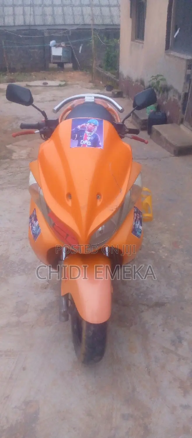 Suzuki Burgman 2019 Orange