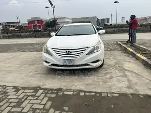 Hyundai Sonata GLS Sedan FWD (2.4L 4cyl 6A) 2013 White