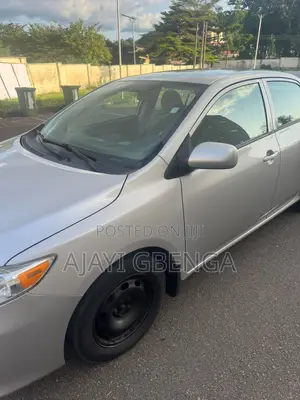 Toyota Corolla LE 4dr Sedan (1.8L 4cyl 4A) 2013 Silver