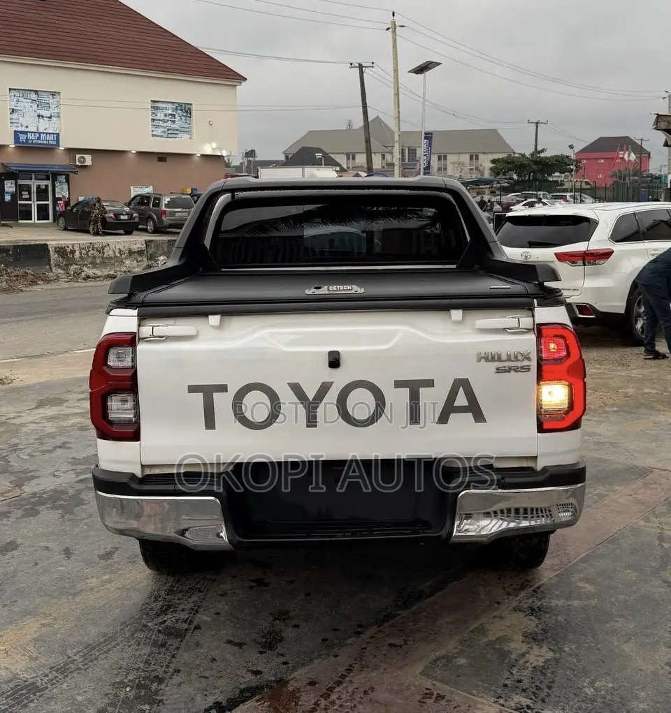 Toyota Hilux 2017 White