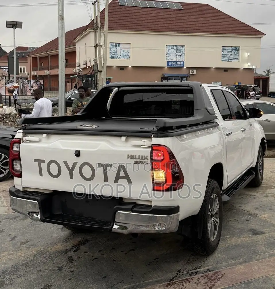 Toyota Hilux 2017 White
