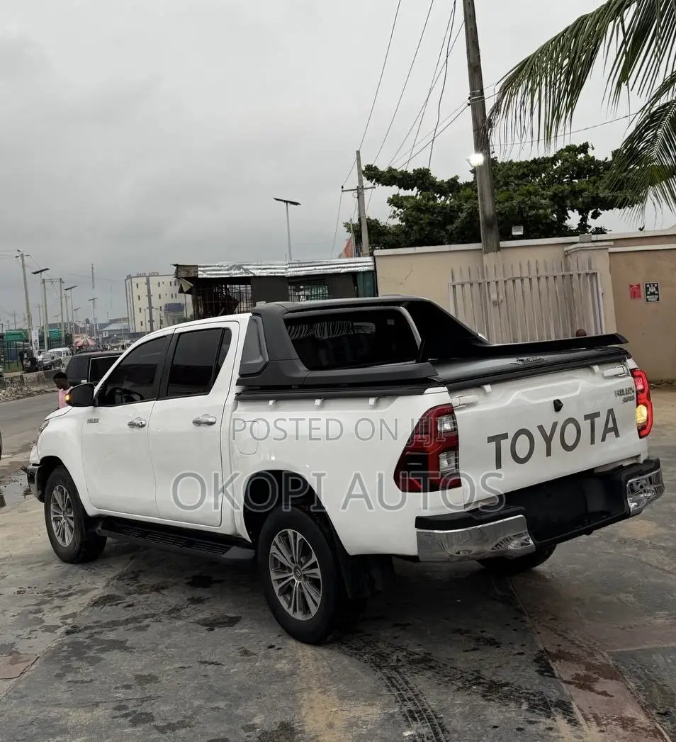 Toyota Hilux 2017 White