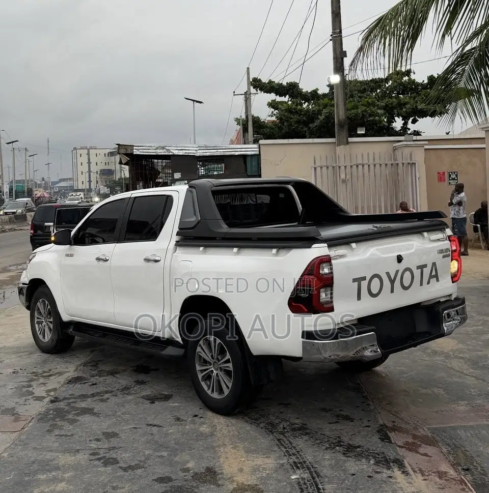 Toyota Hilux 2017 White