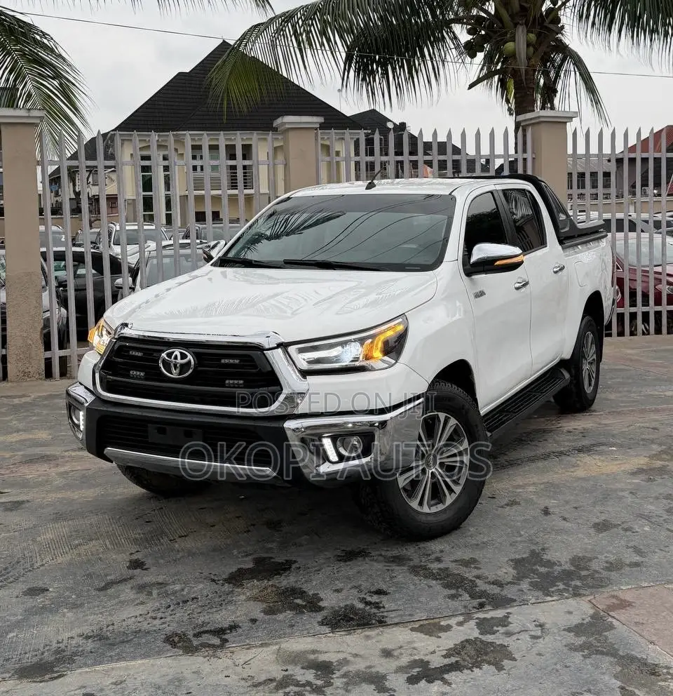 Toyota Hilux 2017 White