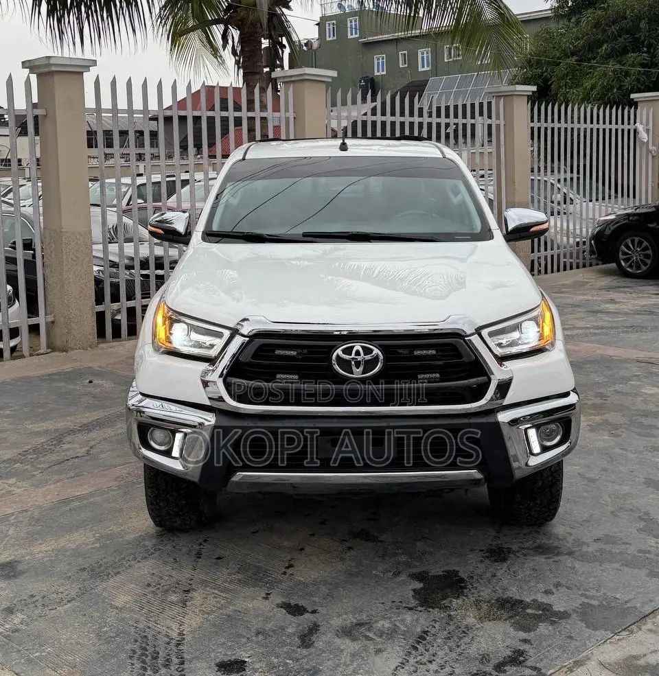 Toyota Hilux 2017 White