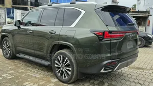 Lexus LX 2023 Green