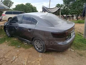Toyota Avensis 2013 Beige
