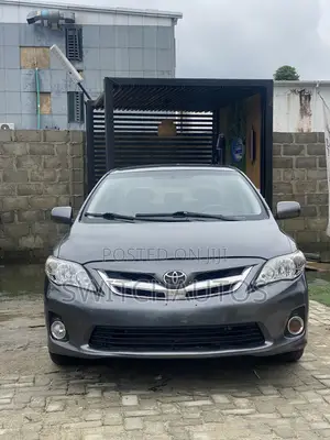 Toyota Corolla LE 4dr Sedan (1.8L 4cyl 4A) 2013 Gray