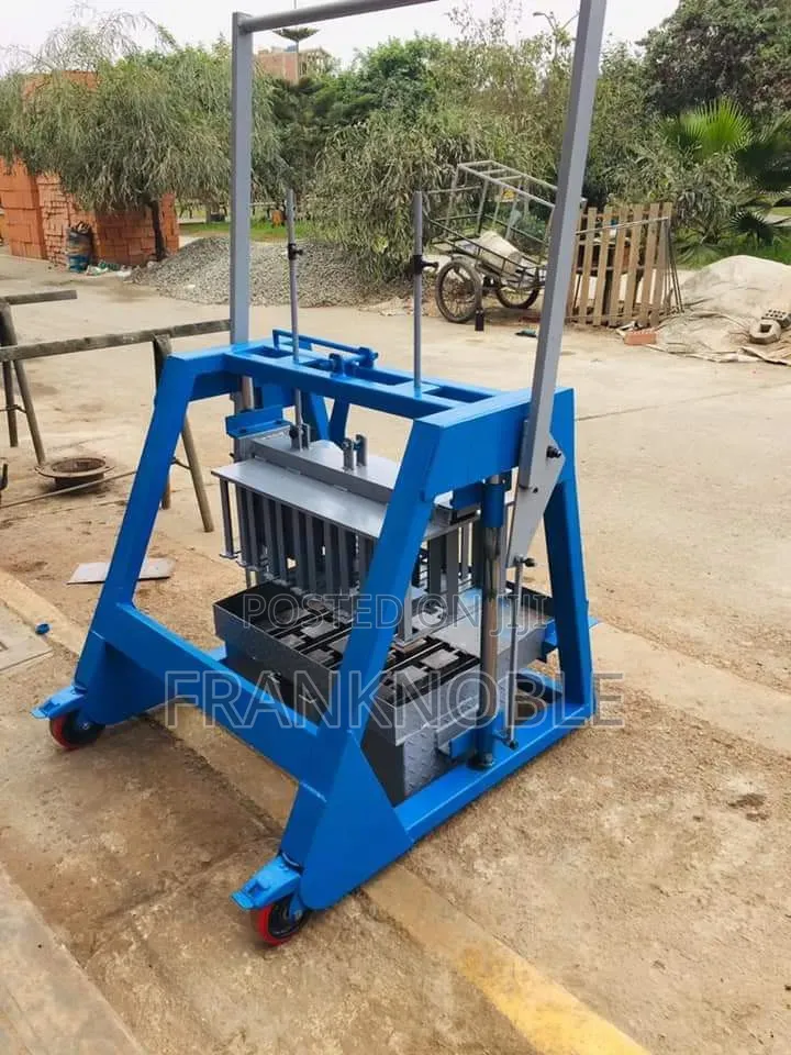 Concrete Block Molding Machine