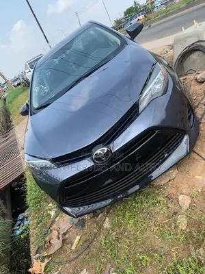 Toyota Corolla LE (1.8L 4cyl 2A) 2018 Blue