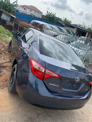 Toyota Corolla LE (1.8L 4cyl 2A) 2018 Blue