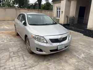 Toyota Corolla LE 4dr Sedan (1.8L 4cyl 4A) 2010 Silver