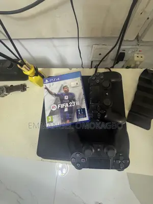 PS4 Slim With 2 Pads and FIFA23