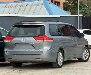 Toyota Sienna 2013 Blue