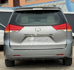 Toyota Sienna 2013 Blue