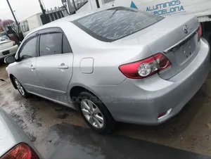 Toyota Corolla 2010 Silver