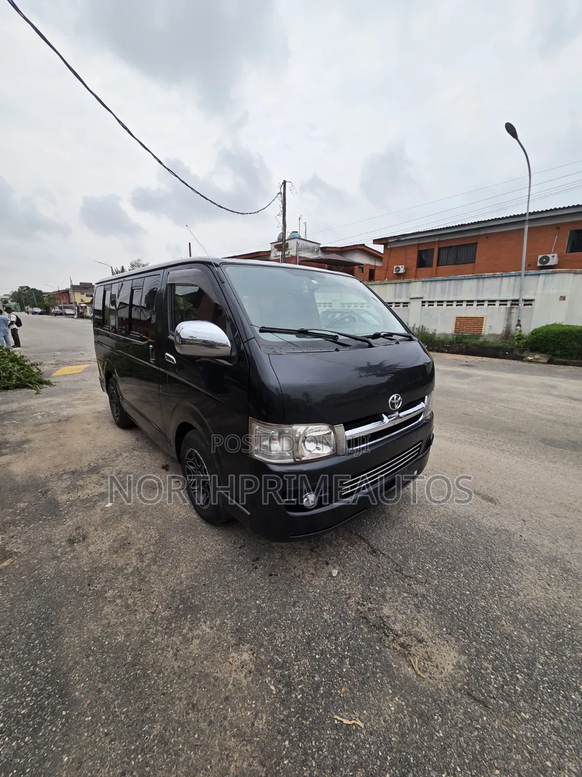 Toyota HiAce 2013 Black