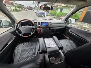 Toyota HiAce 2013 Black