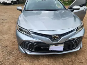 Toyota Camry 2018 Silver
