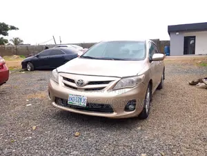Toyota Corolla LE 4dr Sedan (1.8L 4cyl 4A) 2012 Gold