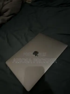 Laptop Apple MacBook Pro 2017 6GB SSHD (Hybrid) 256GB